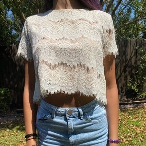FOREVER 21 cropped lace top